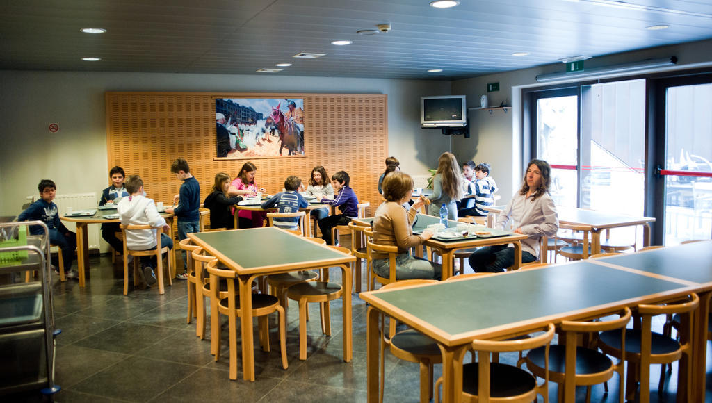 Auberge De Jeunesse De מונס מראה חיצוני תמונה