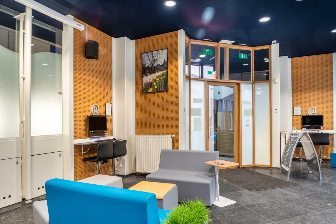 Auberge De Jeunesse De מונס מראה חיצוני תמונה